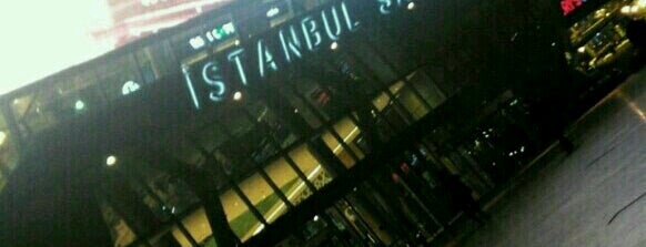 Istanbul Sapphire Lounge is one of Posti che sono piaciuti a İhsan.