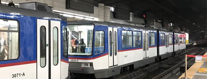 MRT3 - North Avenue Station is one of Jump The Next Train.