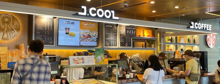 J.CO Donuts & Coffee is one of Writing Hideout.