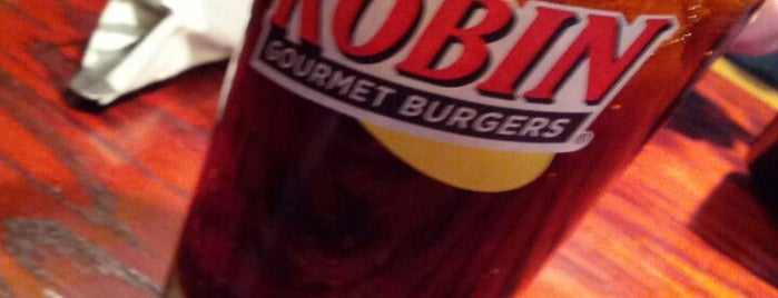 Red Robin Gourmet Burgers and Brews is one of Tempat yang Disukai Chris.