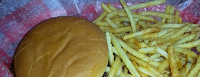 Freddy's Frozen Custard & Steakburgers is one of Lugares favoritos de C.