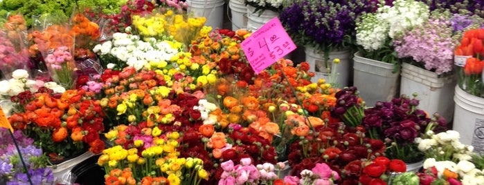 Los Angeles Flower Market is one of Discover Los Angeles.