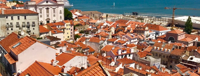 Portas do Sol is one of Lisboa.