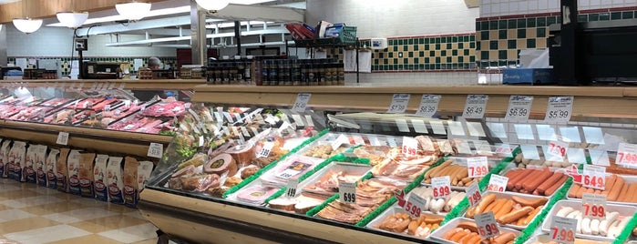 Lunardi's Markets is one of The 7 Best Places with a Buffet in San Jose.