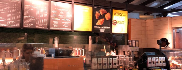 Starbucks is one of Orte, die Rei Alexandra gefallen.