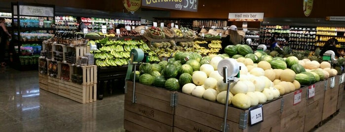 Mariano's Fresh Market is one of Lugares favoritos de Mike.