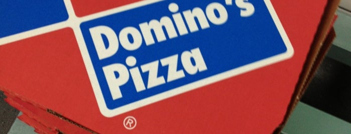 Domino's Pizza is one of Tempat yang Disukai Daniel.