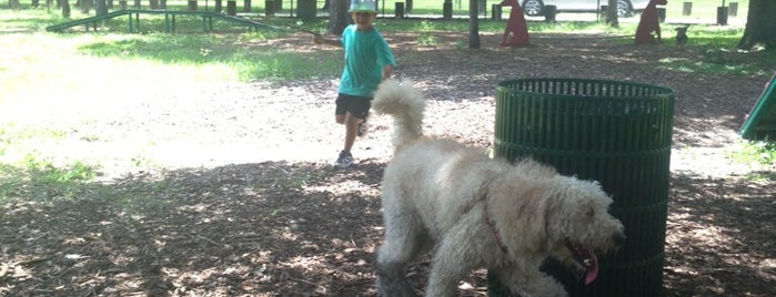 Rowlett Park (Dog park) is one of Tempat yang Disukai Ha Ha.