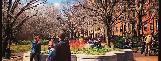 Cobble Hill Park is one of Whitney : понравившиеся места.