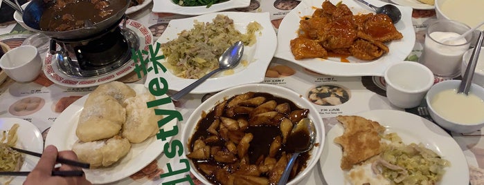 新五饼二鱼 is one of Chinese food to try.