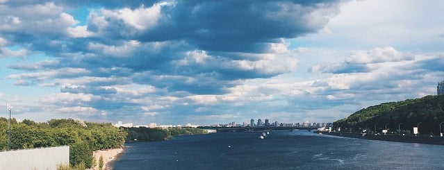 Парковий (Пішохідний) міст is one of สถานที่ที่ honey 🌾 ถูกใจ.