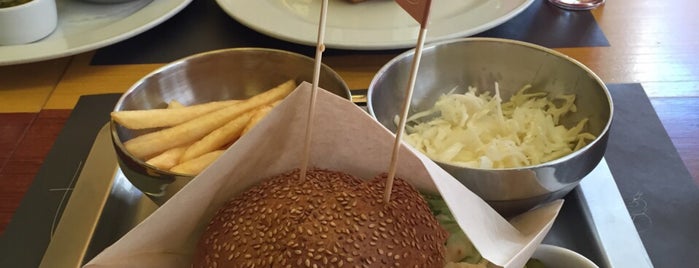 The Burger is one of Orte, die honey 🌾 gefallen.