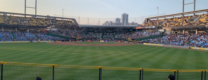 ハンファ生命イーグルスパーク is one of ⚾️ Doo Go 볼테다, 곰야구.