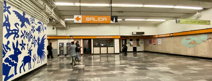 Metro Barranca del Muerto is one of Tempat yang Disukai Crucio en.