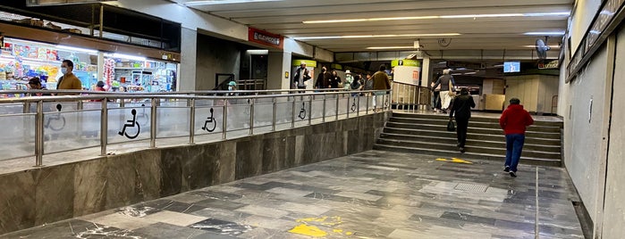 Metro Centro Médico is one of Locais curtidos por Crucio en.
