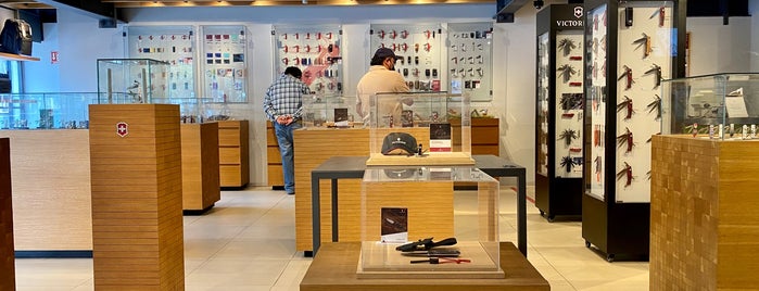 Victorinox Brand Store CDMX is one of Orte, die Crucio en gefallen.
