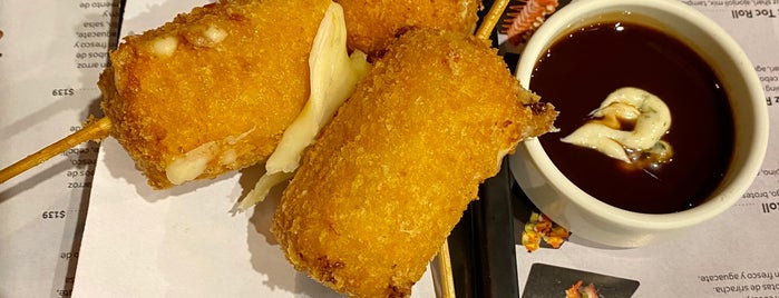 Sushi Roll is one of Comida japonesa y más.