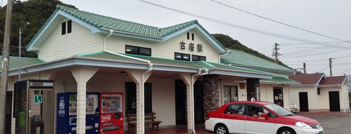 Koza Station is one of Lieux qui ont plu à Nobuyuki.