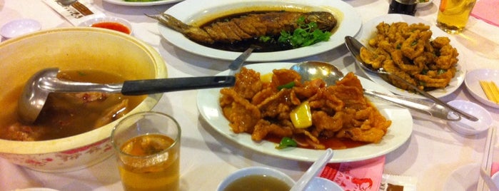Restoran Lek Lek (亚烈家乡美食饭店) is one of Seafood/ General Chinese Restaurant.