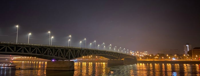 Boráros tér (Petőfi híd) (D11, D12, D13) is one of BKV D11 kikötők.