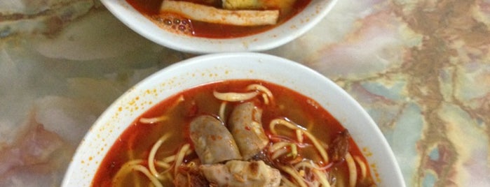 Hokkien Prawn Mee (三條路888福建面) is one of Penang food List.