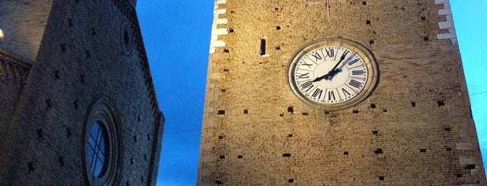 Torre Gerosolimitana is one of สถานที่ที่ Invasioni Digitali ถูกใจ.