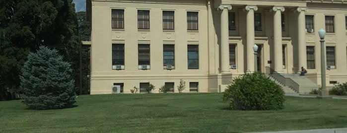 Inyo County Courthouse is one of Locais curtidos por Todd.