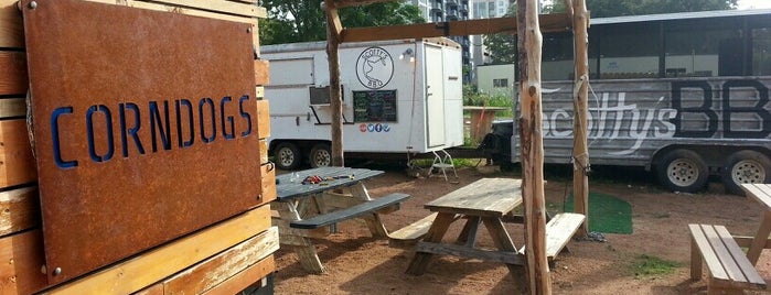 Rainey Street Outdoor Food Trucks is one of Austin Green Kings.