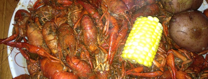 Floyd's Cajun Seafood - Pearland is one of Clifton 님이 저장한 장소.