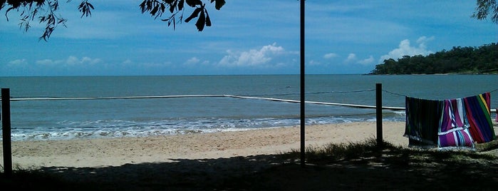 Kewarra Beach is one of สถานที่ที่ T. ถูกใจ.