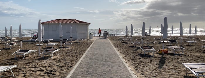 Sottomarina Beach is one of Sottomarina e Chioggia.