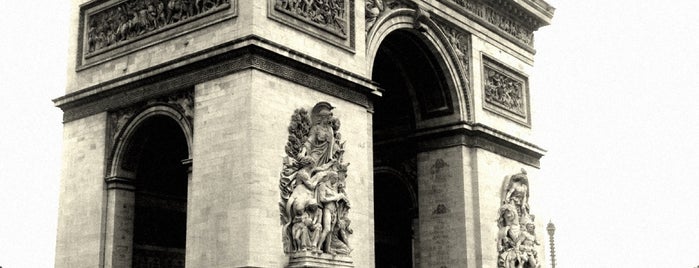 Arc de Triomphe de l'Étoile is one of Paris.