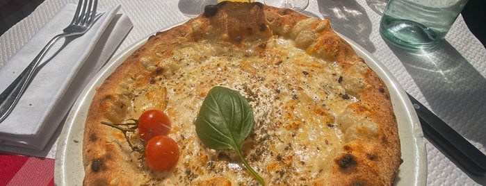 Casa Nobile is one of LYON pozzas.