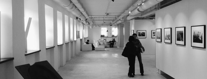 Leica Store & Gallery is one of สถานที่ที่ Krzysztof ถูกใจ.