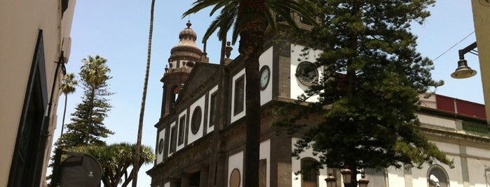 Plaza de la Catedral is one of Tempat yang Disukai Nina.