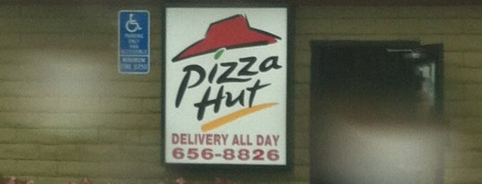 Pizza Hut is one of Lugares favoritos de Naren.