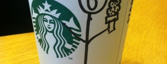 Starbucks is one of Ericさんのお気に入りスポット.