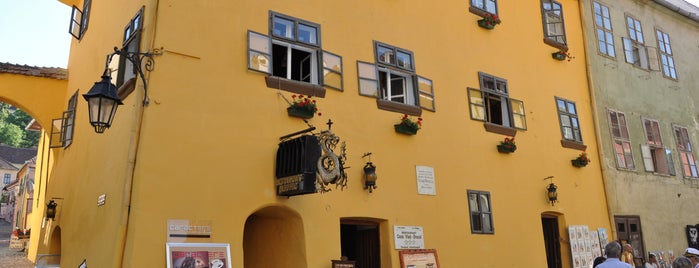 Casa Vlad Dracul is one of What to visit in Sighisoara.