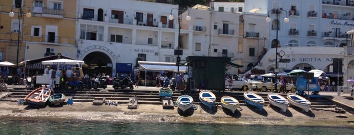 Porto Turistico di Capri is one of Posti che sono piaciuti a Srinivas.
