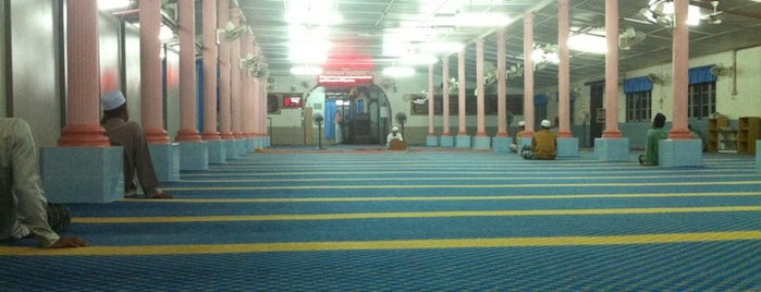 Masjid Jamek Gelugor, Kerteh is one of Baitullah : Masjid & Surau.