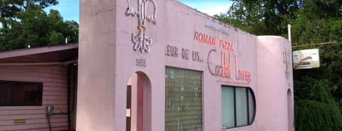 Fleur de Lis Pizza is one of Tempat yang Disukai Chuck.