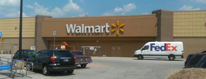 Walmart Supercenter is one of April : понравившиеся места.