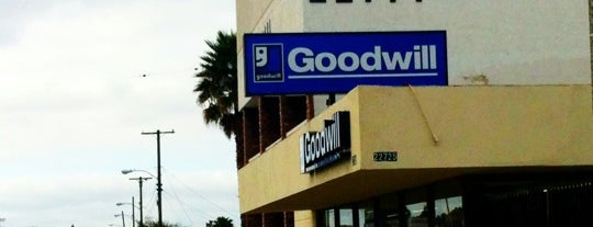 Goodwill Donation Center is one of สถานที่ที่ David ถูกใจ.