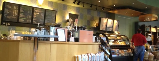 Starbucks is one of สถานที่ที่ Bruno ถูกใจ.