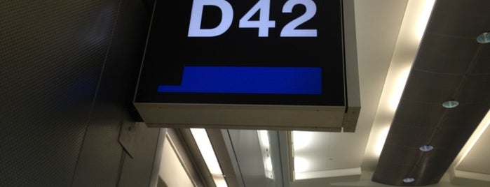 Gate D42 is one of Porfirioさんのお気に入りスポット.