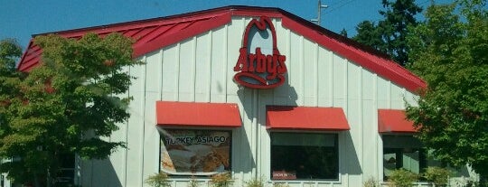 Arby's is one of สถานที่ที่ Mark ถูกใจ.