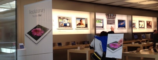 Apple Upper Canada Mall is one of Jessさんのお気に入りスポット.
