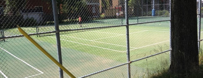 Tennis Saint-Martyrs is one of Canada.
