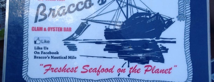 Bracco's Clam and Oyster Bar is one of Lugares favoritos de Jessica.