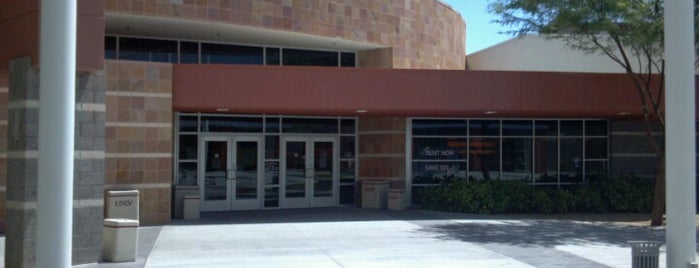 UNLV Bookstore is one of Locais curtidos por Toni.